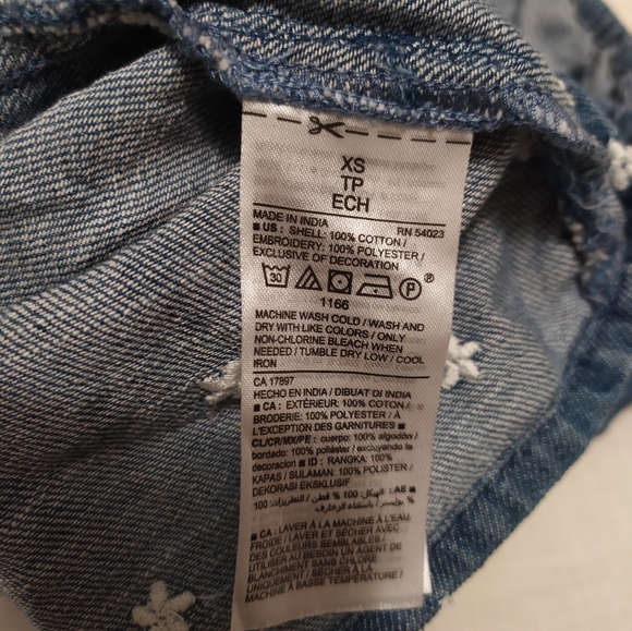 Old Navy Blue and White floral blouse size XS - Picture 3 of 3